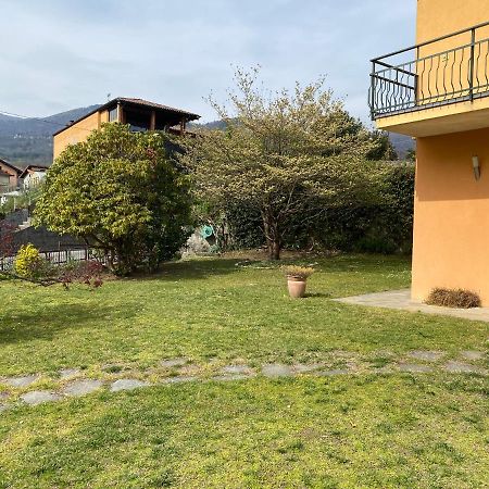 Casa Vacanza Veronica Con Giardino ヴェルバーニア エクステリア 写真