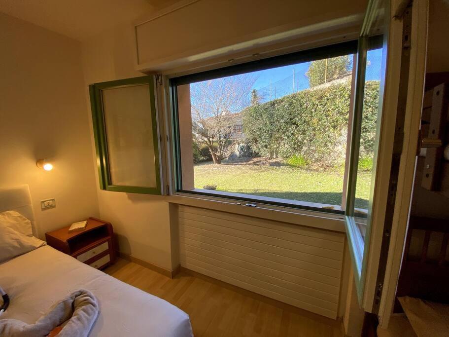 Casa Vacanza Veronica Con Giardino ヴェルバーニア エクステリア 写真