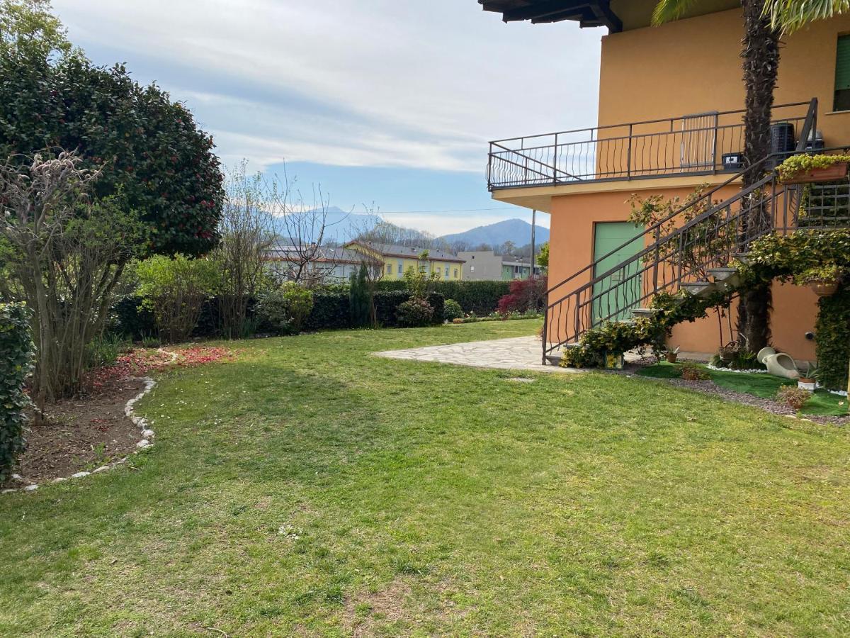 Casa Vacanza Veronica Con Giardino ヴェルバーニア エクステリア 写真