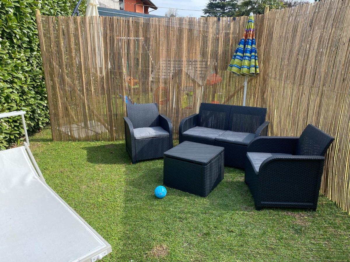 Casa Vacanza Veronica Con Giardino ヴェルバーニア エクステリア 写真